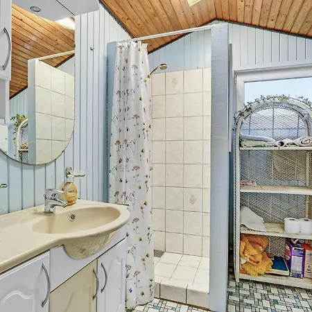 2 Bedroom Amazing In Vejers Strand