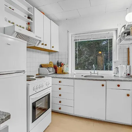 2 Bedroom Lovely In Semesterbostad